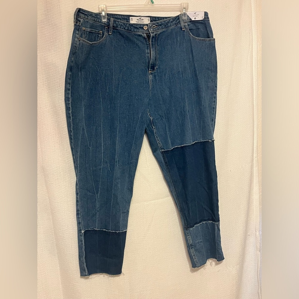 Hollister Curvy High-Rise Mom Jean